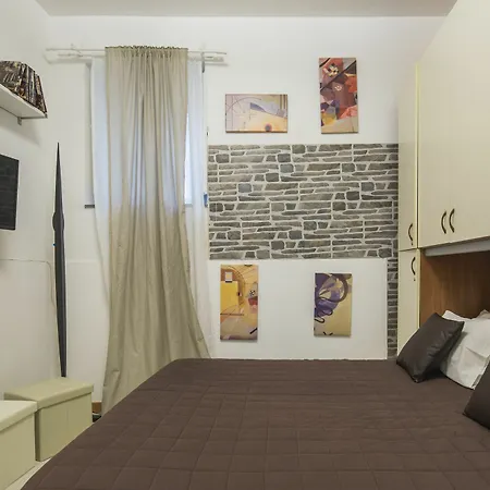 Alma House Salerno